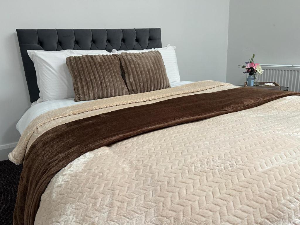 Comfortable double room with en suite at Edenderry Central Rooms